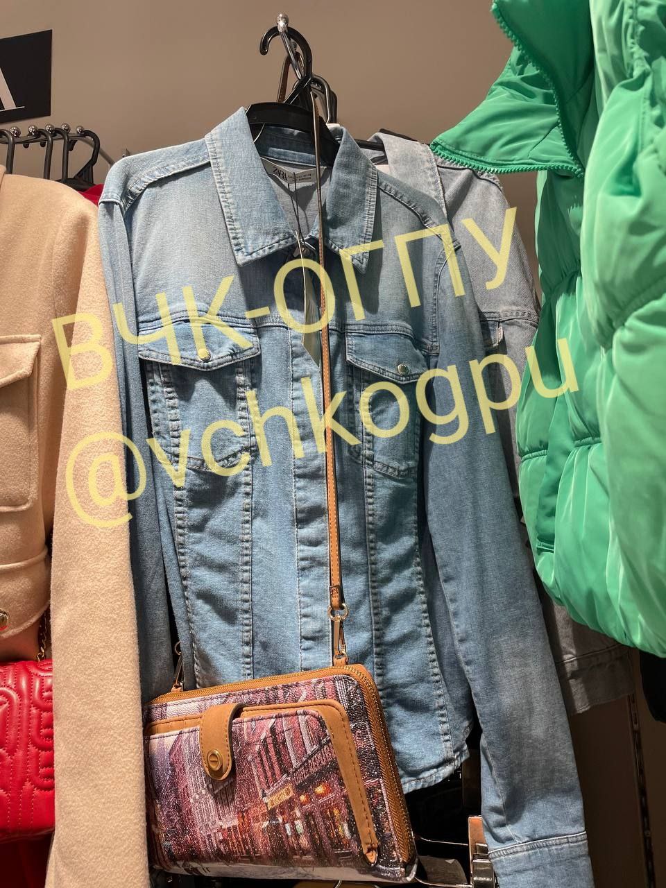 В России мучительно пытаются открыть магазины ZARA под новыми вывесками, но находятся предприниматели, которые нелегально используют бренд и заманивают покупателей "новыми коллекциями"