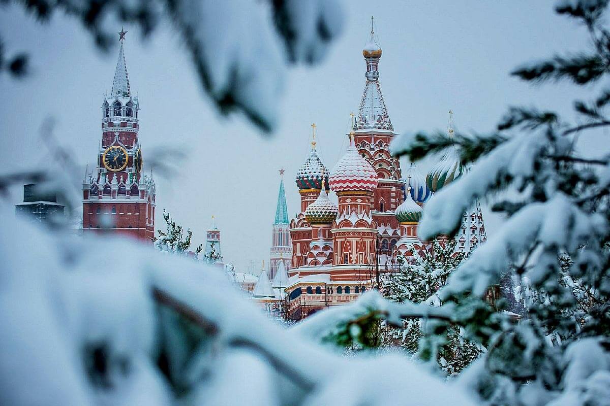 Сугробы на красной площади