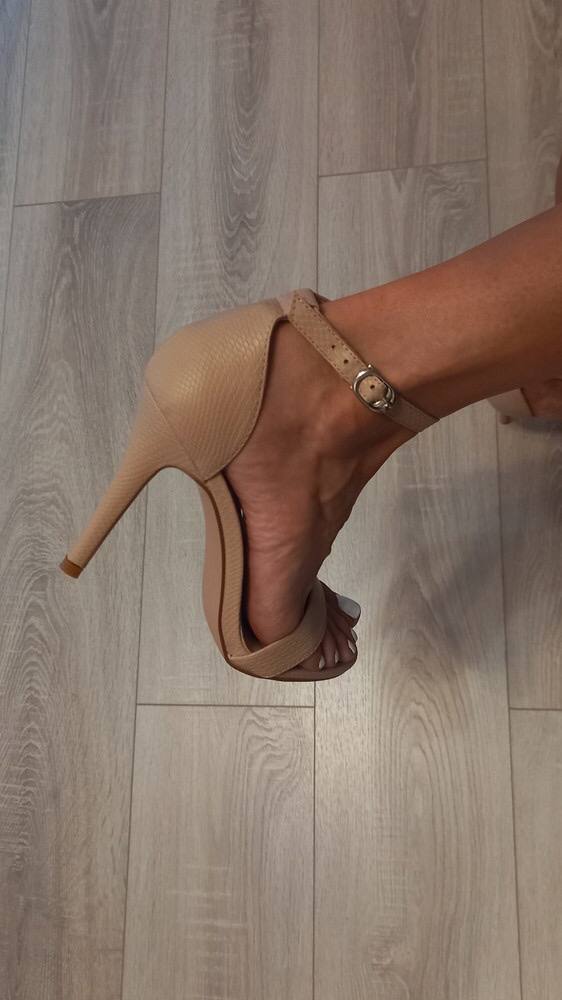 Onlayn yosh va gozal ayollar ishtirokidagi birinchi porno