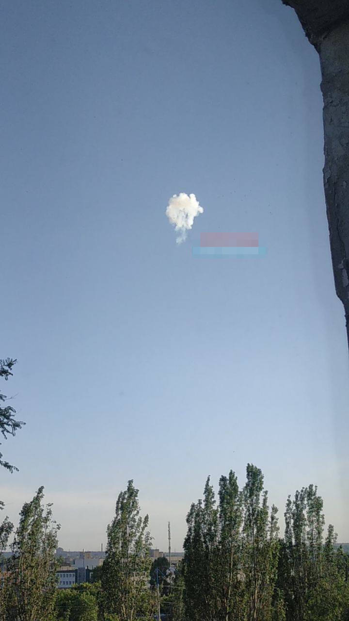 Работа в луганске. Почему не работает луганском. Код лнр с мобильного. Почему не работает луганском. Почему не работает луганском.